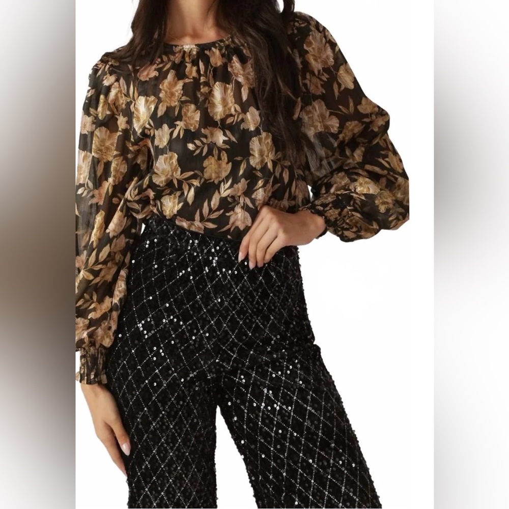 ✨ Bohemian Blouse – Floaty & Elegant
(Size L ) NWOT✨
